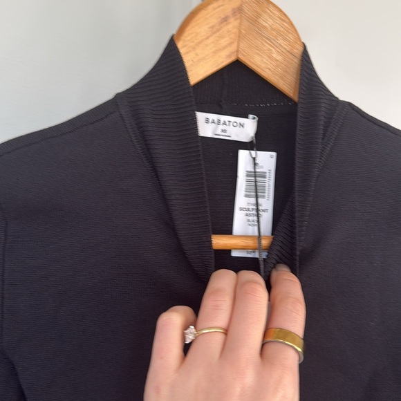 Aritzia Babaton sculpt knit long sleeve XS - Picture 3 of 3